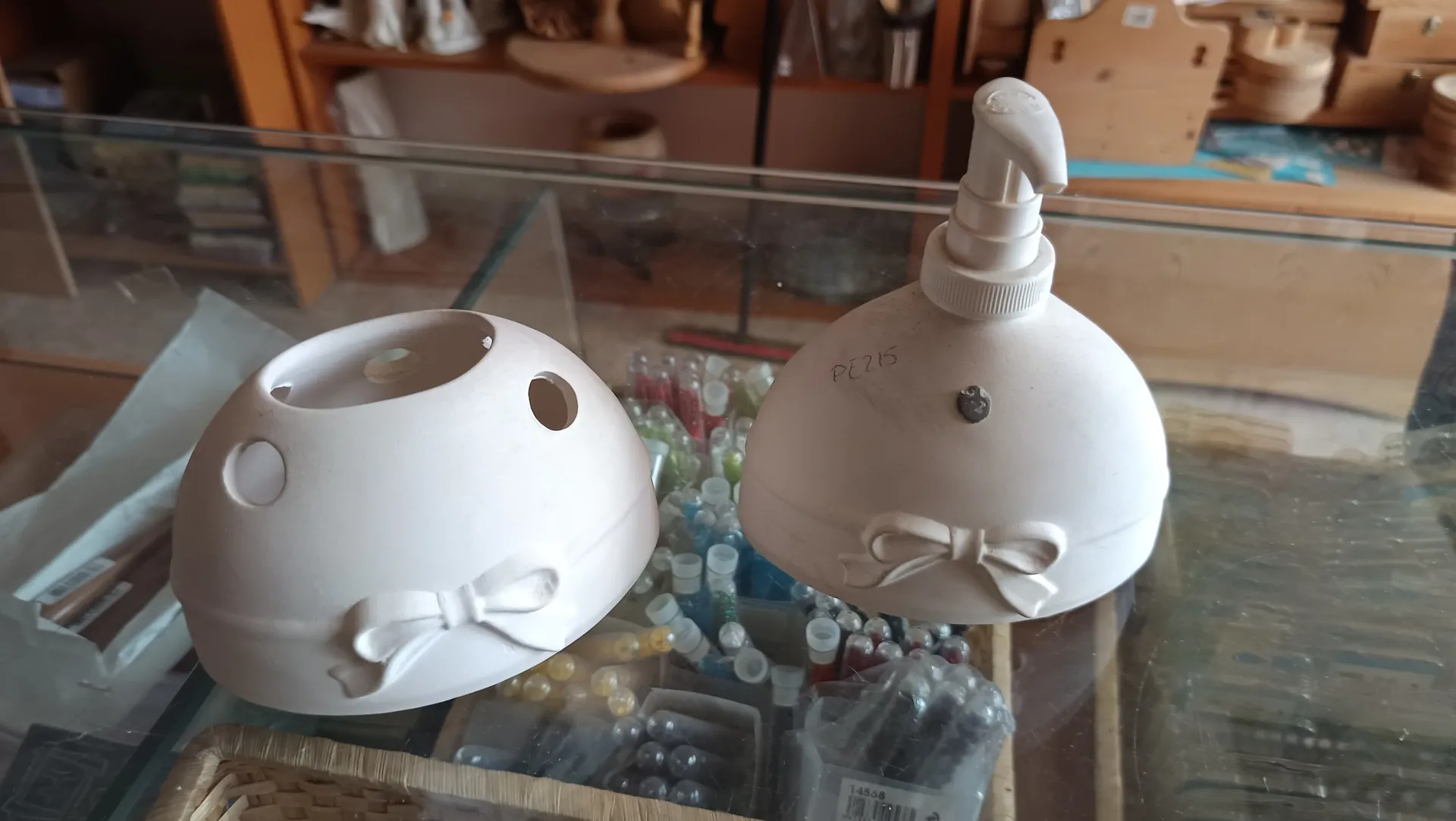 Juego jabonera lazos cerámica