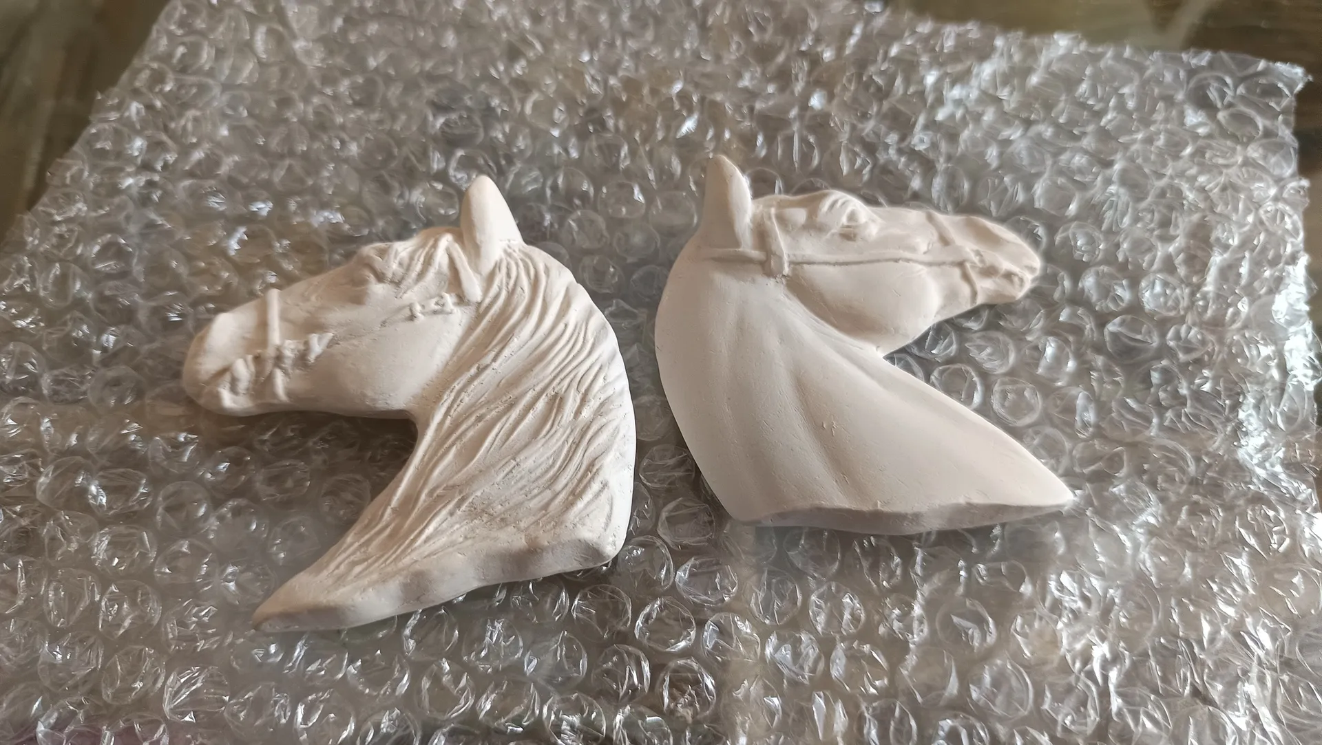 Cabezas caballos escayola