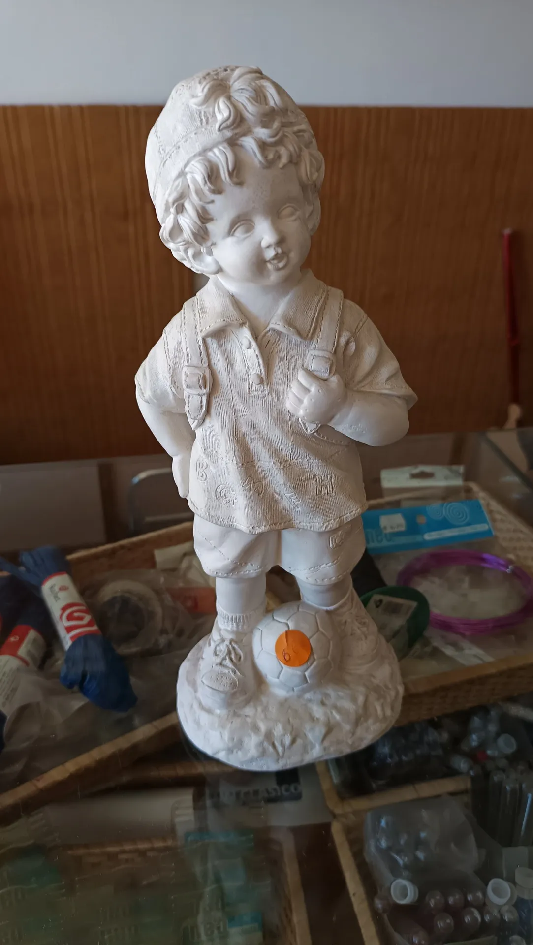 Niño pelota escayola 33cm 1