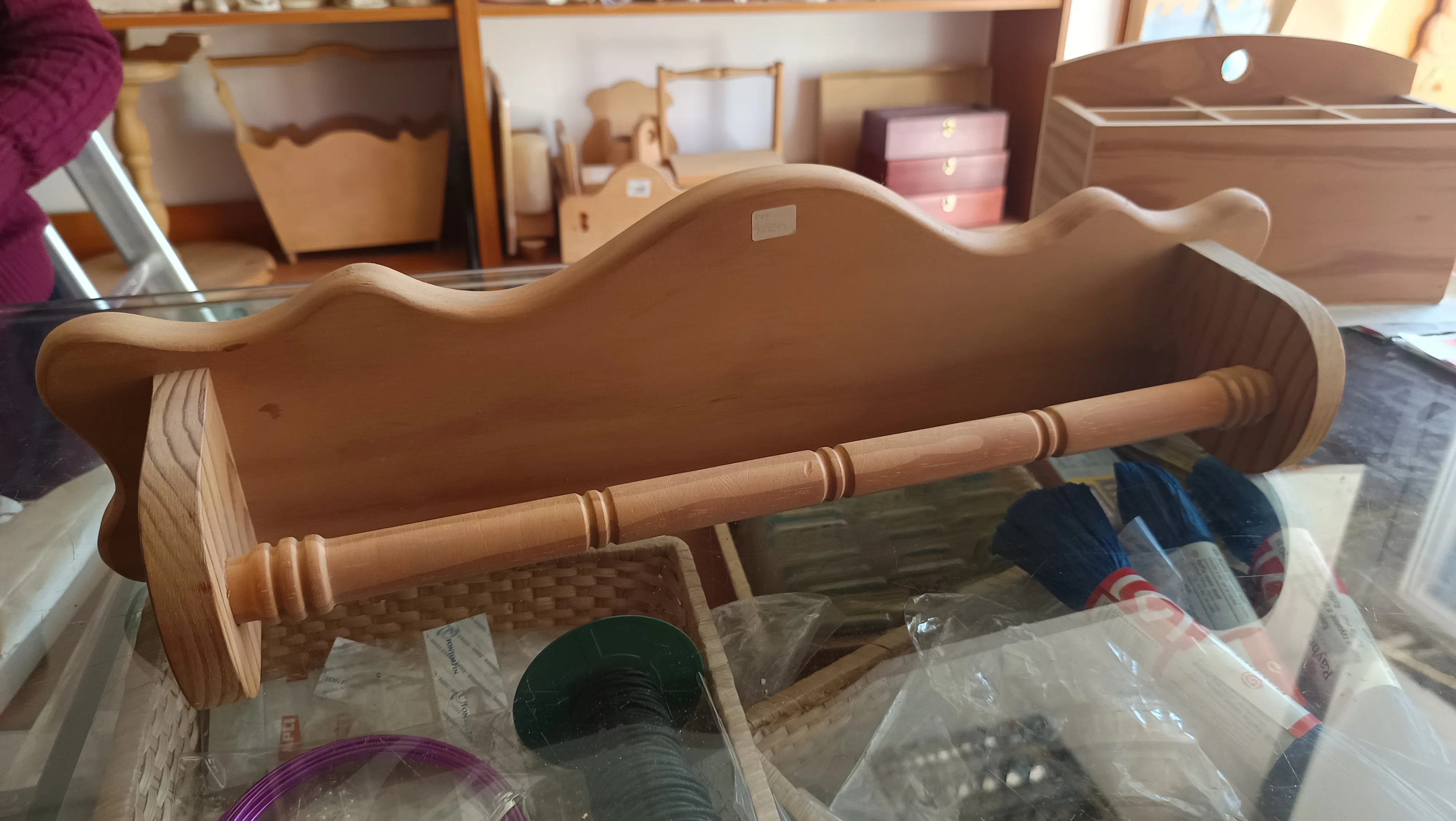 Toallero 50cm madera