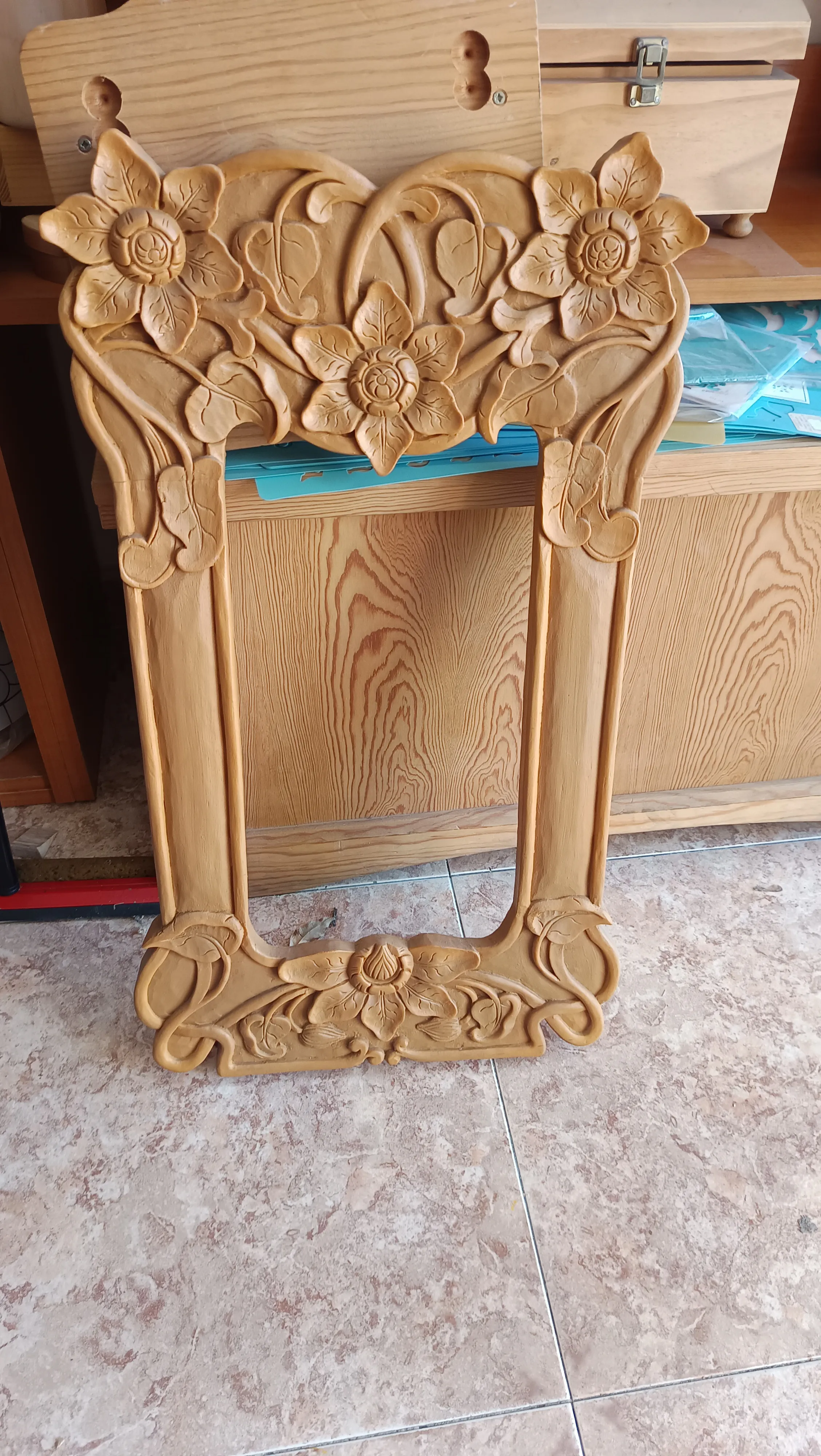 Marco espejo resina modernista 70cm