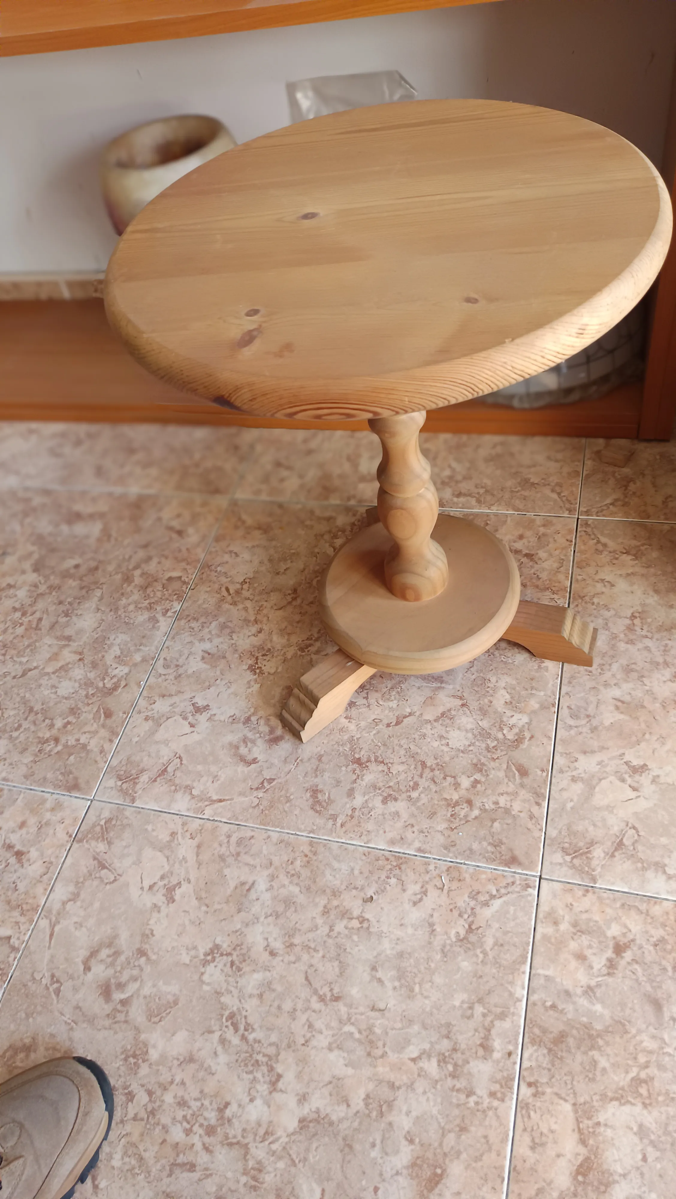 Mesa madera maciza torneada 40cm diam. 48cm altura
