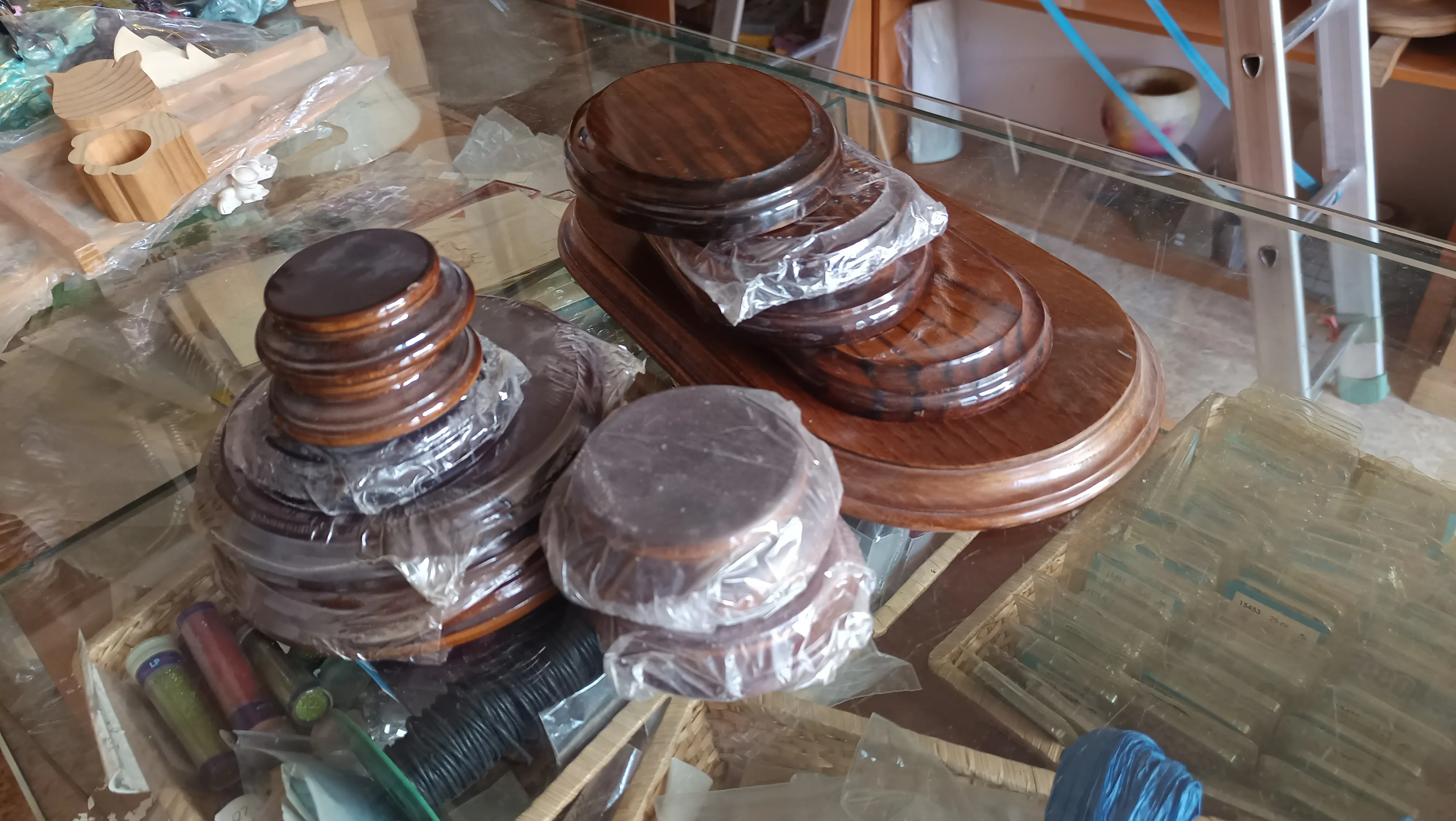 Lote de peanas y bases, foto 2