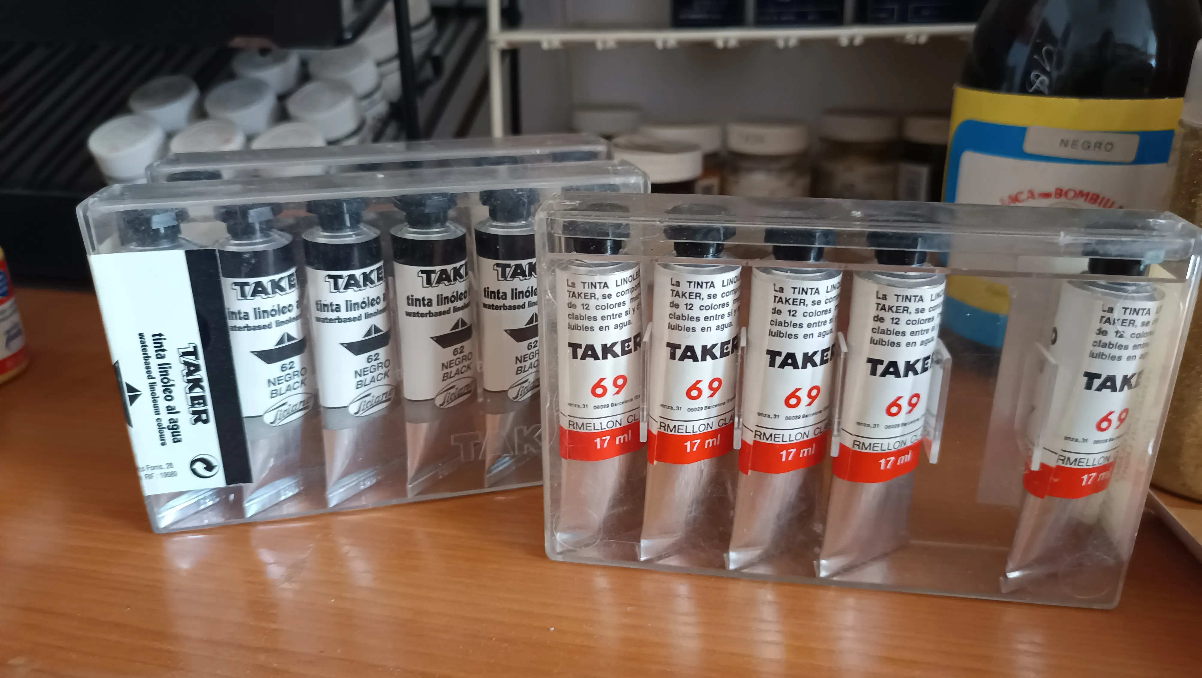 Taker pintura linoleo al agua tubo